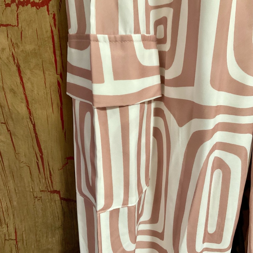 Geometric Patterned Wide-Leg Pants - Picture 3 of 3